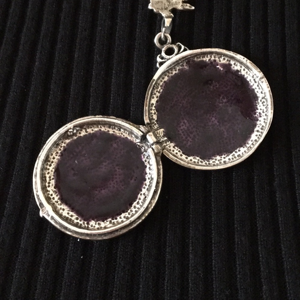 Gorgeous layered Locket Necklace. - Picture 4 of 4